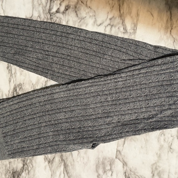Gray Cable Knit Leggings - Picture 2 of 4